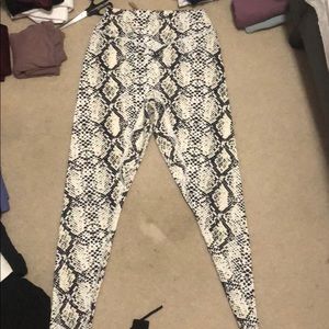 Balance athletica Python legging in medium . New